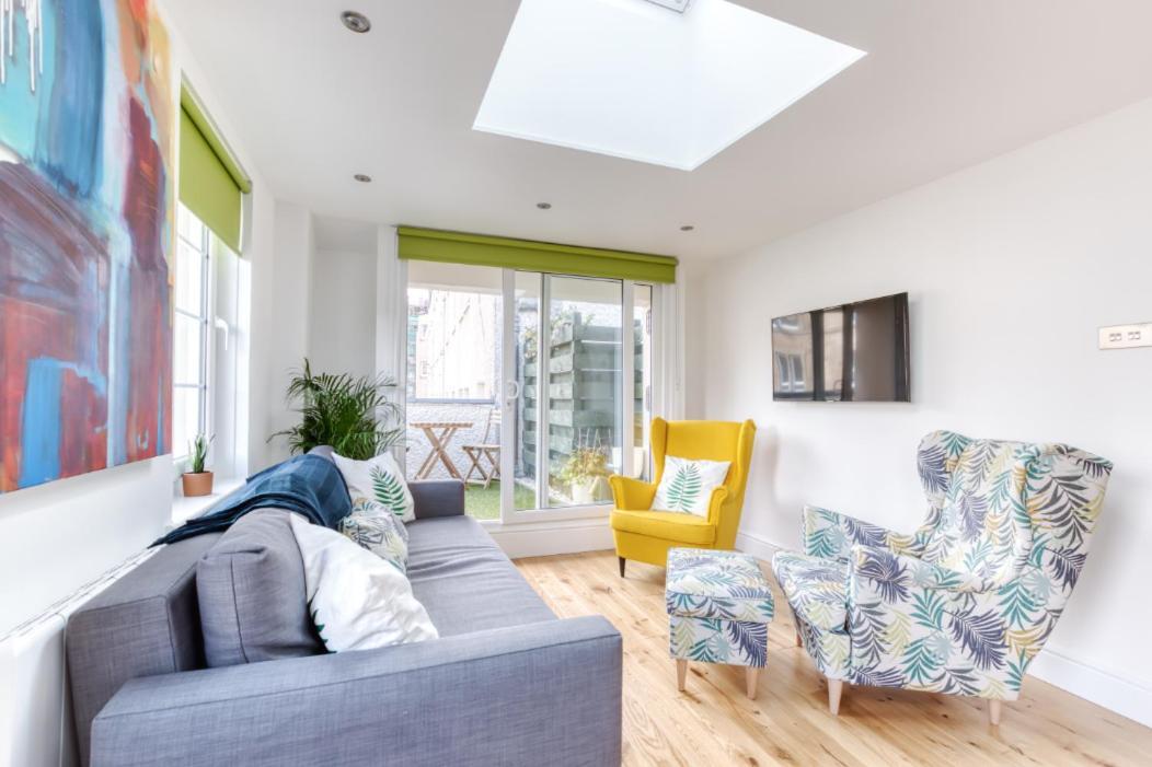 Central Bright 3 Bed Flat With Pool & Parking EDI Buitenkant foto