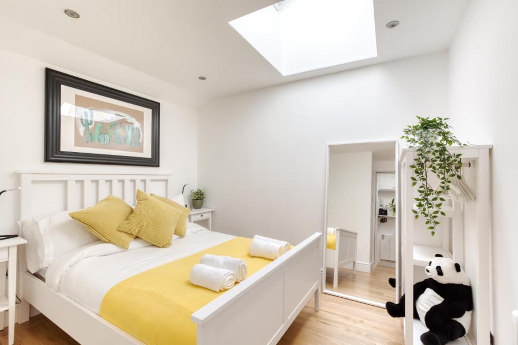 Central Bright 3 Bed Flat With Pool & Parking EDI Buitenkant foto