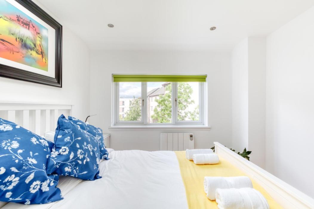 Central Bright 3 Bed Flat With Pool & Parking EDI Buitenkant foto