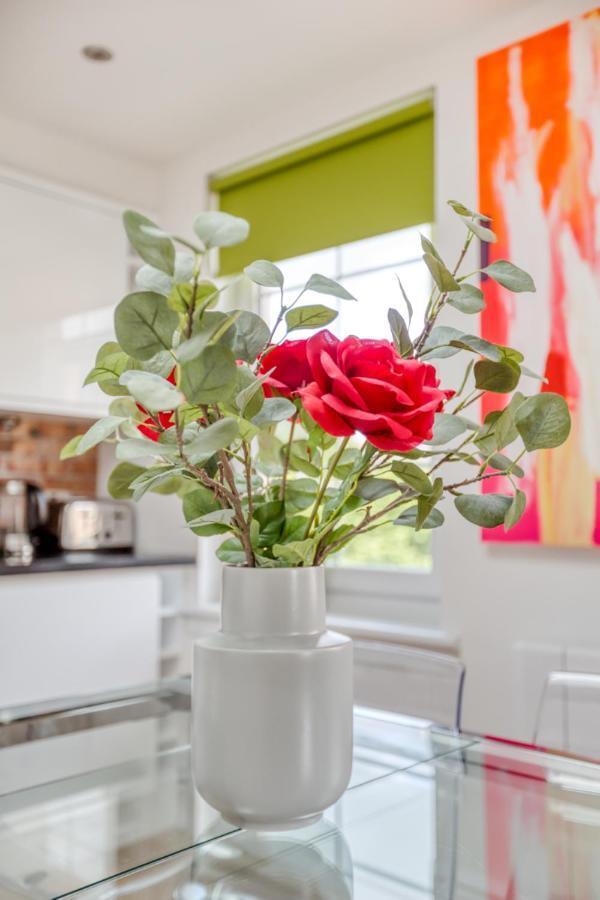 Central Bright 3 Bed Flat With Pool & Parking EDI Buitenkant foto