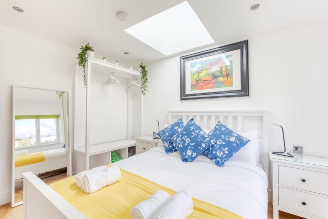 Central Bright 3 Bed Flat With Pool & Parking EDI Buitenkant foto