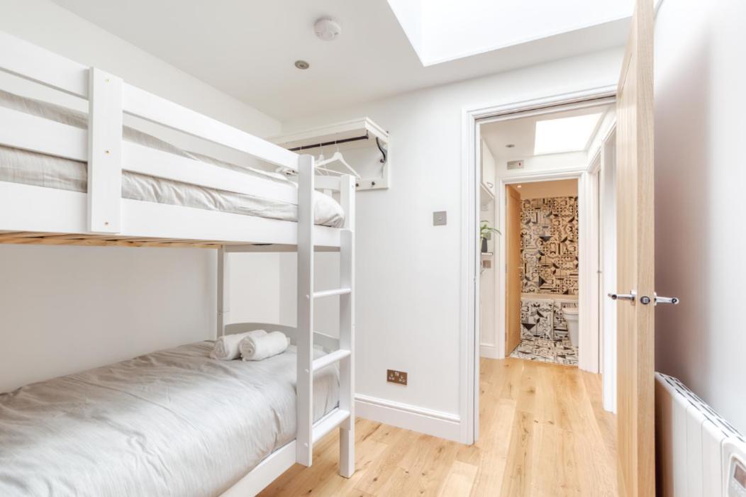 Central Bright 3 Bed Flat With Pool & Parking EDI Buitenkant foto