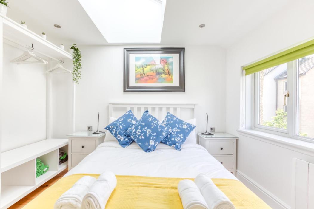 Central Bright 3 Bed Flat With Pool & Parking EDI Buitenkant foto